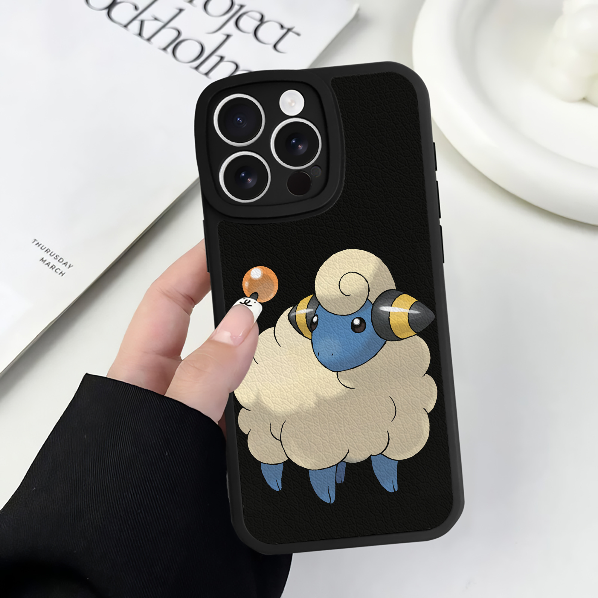（画像用） ポケットモンスター Pokémon 【iPhone 16シリーズ対応】シリコンスマホケース（レザー調） 材質：シリコン